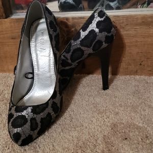Leopard heals